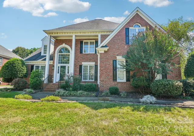 Photo 3 of Single family home for sale at 10204 Vixen Ln, Huntersville, NC 28078 | MLS# 4421870 | Listing updated on 2026-10-31