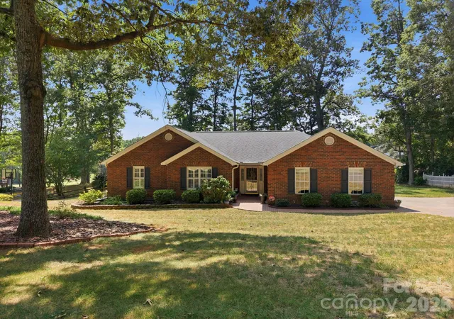 Photo 2 of Single family home for sale at 712 Wildwood Dr, Salisbury, NC 28146 | MLS# 4421880 | Listing updated on 2026-09-05
