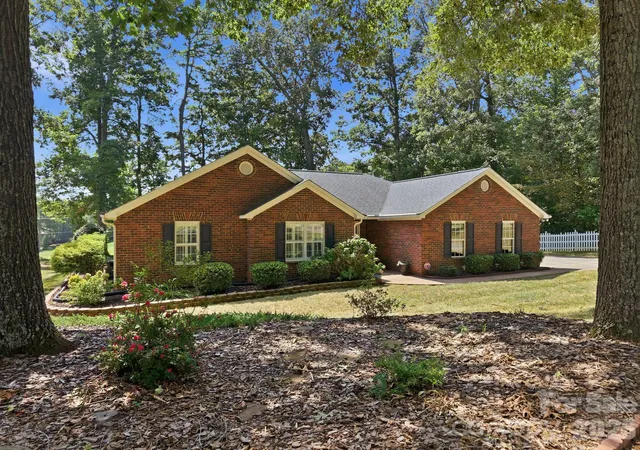 Photo 3 of Single family home for sale at 712 Wildwood Dr, Salisbury, NC 28146 | MLS# 4421880 | Listing updated on 2026-09-05