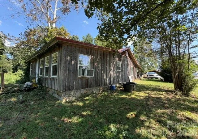 Photo 4 of Single family home for sale at 3205 Oran Yount Ln, Granite Falls, NC 28630 | MLS# 4421889 | Listing updated on 2026-10-07