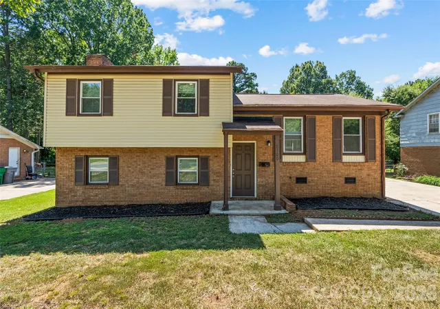 Single family home for sale at 7100 Covecreek Dr, Charlotte, NC 28215 | MLS# 4421896