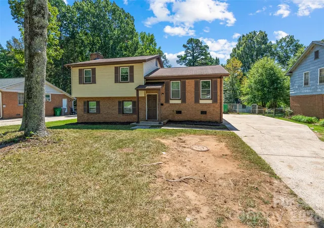 Photo 1 of Single family home for sale at 7100 Covecreek Dr, Charlotte, NC 28215 | MLS# 4421896 | Listing updated on 2026-09-15