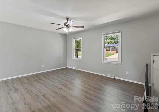 Photo 3 of Single family home for sale at 7100 Covecreek Dr, Charlotte, NC 28215 | MLS# 4421896 | Listing updated on 2026-09-15