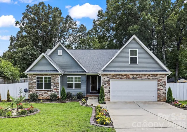 Photo 1 of Single family home for sale at 4049 Fincher Rd, Matthews, NC 28104 | MLS# 4421902 | Listing updated on 2026-09-09