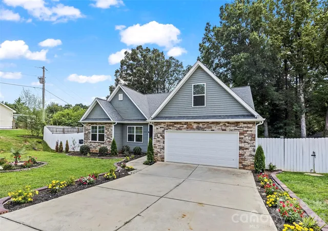 Photo 3 of Single family home for sale at 4049 Fincher Rd, Matthews, NC 28104 | MLS# 4421902 | Listing updated on 2026-09-09