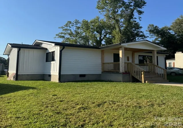Photo 3 of Single family home for sale at 108 Maplewood Knoll Dr #14, East Flat Rock, NC 28726 | MLS# 4421914 | Listing updated on 2026-09-25