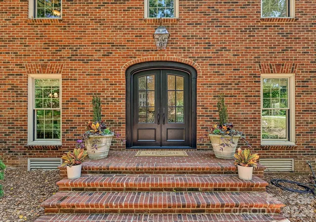 Photo 2 of Single family home for sale at 7019 Whitemarsh Ct, Charlotte, NC 28210 | MLS# 4421938 | Listing updated on 2026-10-28