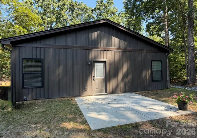 Photo 4 of Single family home for sale at 204 E Poplar St, Stanley, NC 28164 | MLS# 4421958 | Listing updated on 2026-09-28
