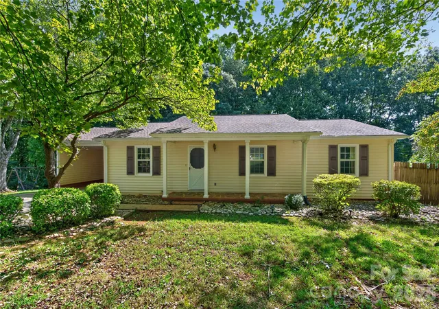 Photo 1 of Single family home for sale at 304 Hickory Ln, Salisbury, NC 28147 | MLS# 4421959 | Listing updated on 2026-09-25