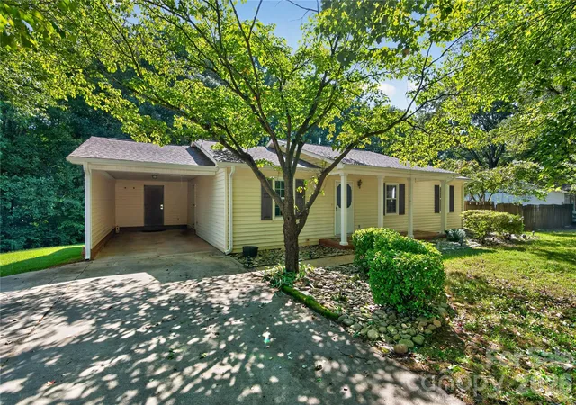 Photo 2 of Single family home for sale at 304 Hickory Ln, Salisbury, NC 28147 | MLS# 4421959 | Listing updated on 2026-09-25