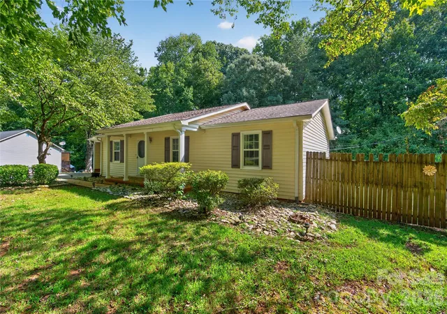 Photo 3 of Single family home for sale at 304 Hickory Ln, Salisbury, NC 28147 | MLS# 4421959 | Listing updated on 2026-09-25