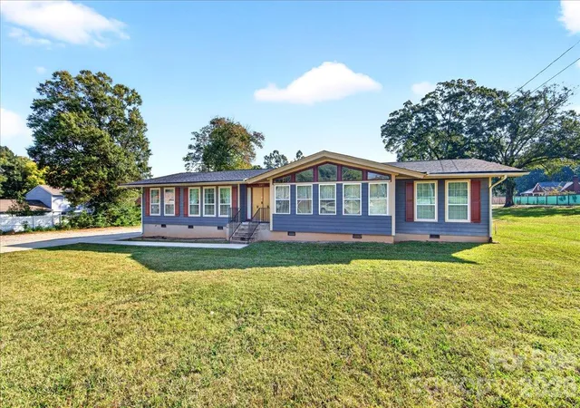 Single family home for sale at 1811 Little Rock Rd, Charlotte, NC 28214 | MLS# 4421988