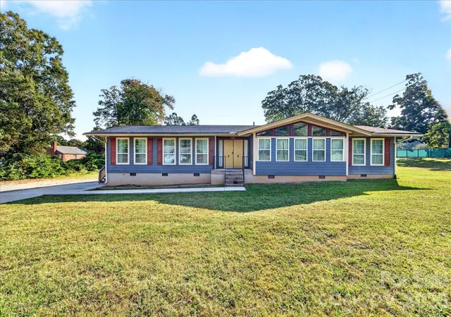 Photo 1 of Single family home for sale at 1811 Little Rock Rd, Charlotte, NC 28214 | MLS# 4421988 | Listing updated on 2026-10-30