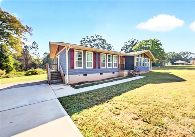 Photo 2 of Single family home for sale at 1811 Little Rock Rd, Charlotte, NC 28214 | MLS# 4421988 | Listing updated on 2026-10-30