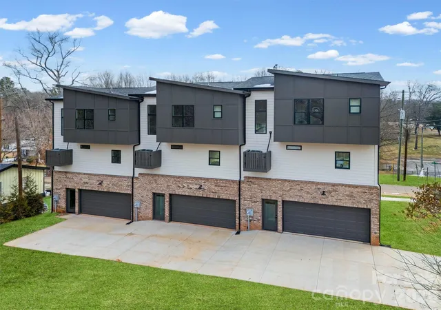 Photo 2 of Townhouse for sale at 401 N Lee St #B, Mount Holly, NC 28120 | MLS# 4421999 | Listing updated on 2026-10-01