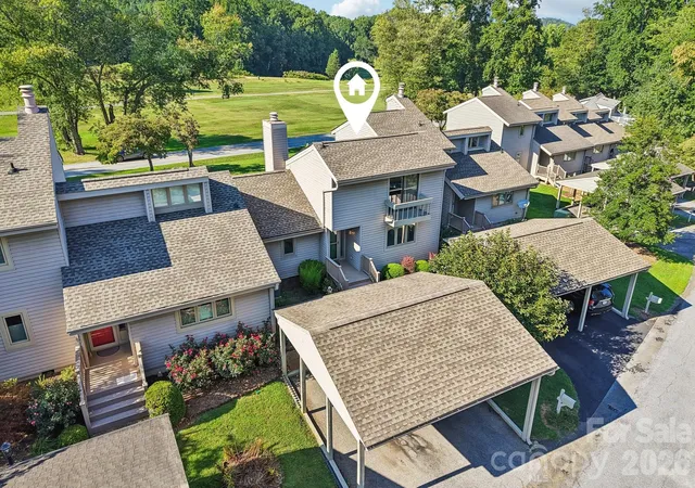 Photo 2 of Townhouse for sale at 18 Foxmoor Ct, Etowah, NC 28729 | MLS# 4422000 | Listing updated on 2026-10-03