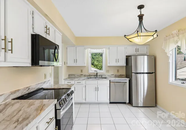 Photo 4 of Townhouse for sale at 18 Foxmoor Ct, Etowah, NC 28729 | MLS# 4422000 | Listing updated on 2026-10-03