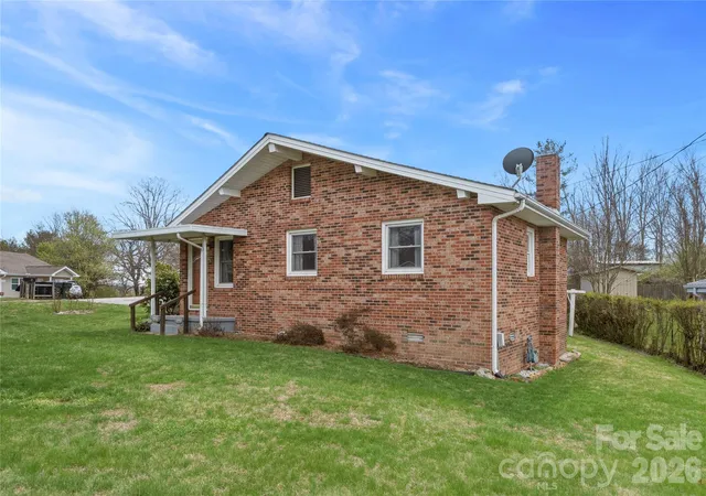 Photo 1 of Single family home for sale at 429 Jack St, Hendersonville, NC 28792 | MLS# 4422029 | Listing updated on 2026-09-06