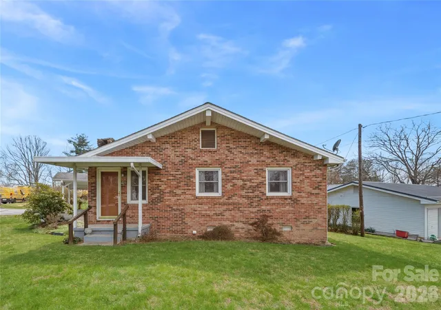 Photo 2 of Single family home for sale at 429 Jack St, Hendersonville, NC 28792 | MLS# 4422029 | Listing updated on 2026-09-06