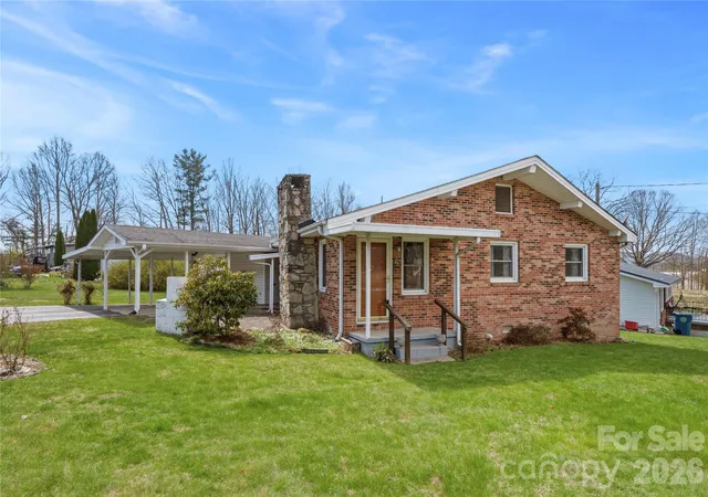 Photo 3 of Single family home for sale at 429 Jack St, Hendersonville, NC 28792 | MLS# 4422029 | Listing updated on 2026-09-06