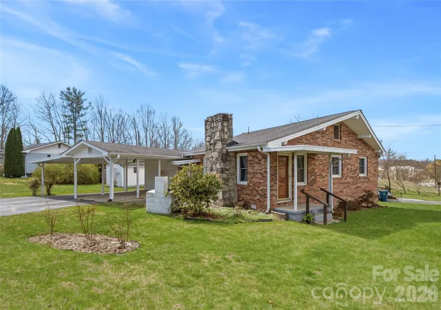Photo 3 of Single family home for sale at 429 Jack St, Hendersonville, NC 28792 | MLS# 4422029 | Listing updated on 2026-09-06