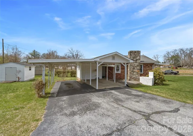 Photo 4 of Single family home for sale at 429 Jack St, Hendersonville, NC 28792 | MLS# 4422029 | Listing updated on 2026-09-06