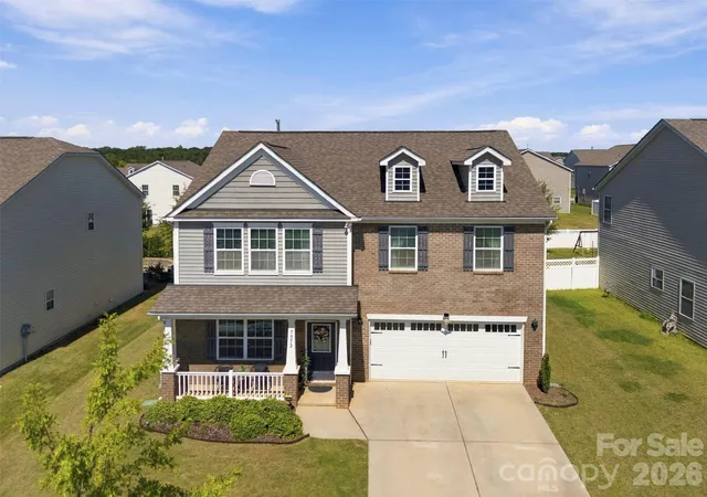 Photo 3 of Single family home for sale at 7572 Nolen Farm Dr, Gastonia, NC 28056 | MLS# 4422032 | Listing updated on 2026-09-26