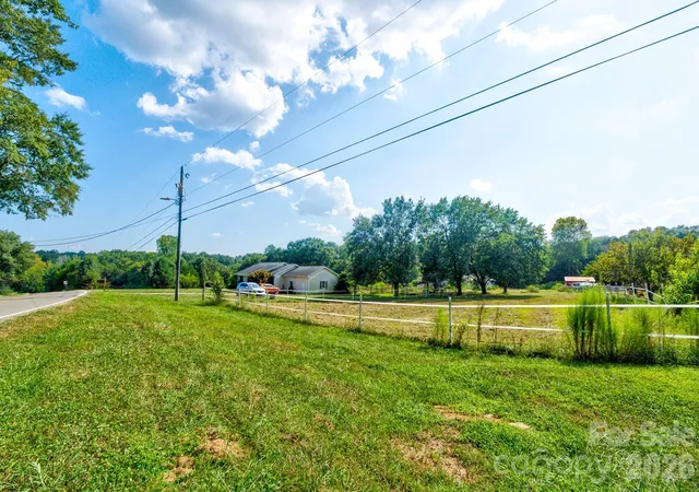Photo 3 of Single family home for sale at 354 Jack Francis Rd, Shelby, NC 28152 | MLS# 4422037 | Listing updated on 2026-09-06