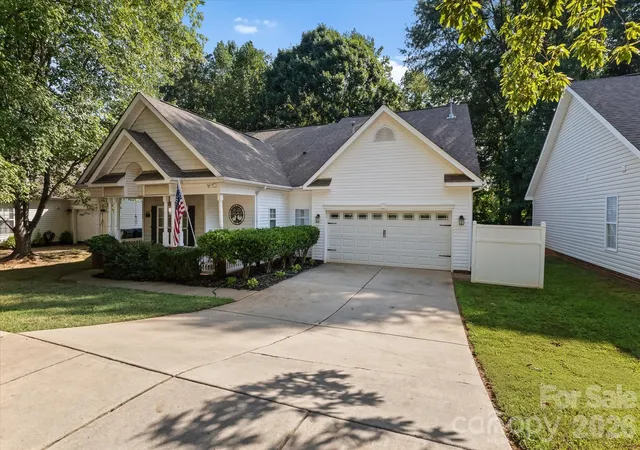 Photo 2 of Single family home for sale at 13502 Glencreek Ln, Huntersville, NC 28078 | MLS# 4422047 | Listing updated on 2026-09-06