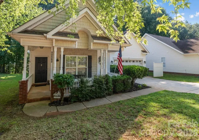 Photo 3 of Single family home for sale at 13502 Glencreek Ln, Huntersville, NC 28078 | MLS# 4422047 | Listing updated on 2026-09-06
