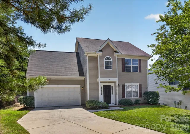 Photo 1 of Sale Pending at 634 Longacre Dr, Charlotte, NC 28214 | MLS# 4422052 | Listing updated on 2026-09-08