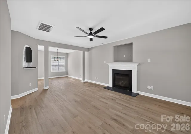 Photo 3 of Sale Pending at 634 Longacre Dr, Charlotte, NC 28214 | MLS# 4422052 | Listing updated on 2026-10-06