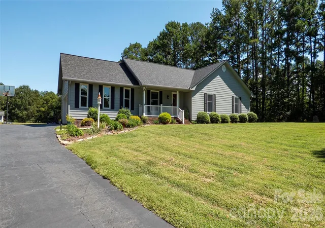 Photo 2 of Sale Pending at 187 Sunfish Dr, Mooresville, NC 28117 | MLS# 4422073 | Listing updated on 2026-09-19