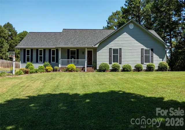 Photo 3 of Sale Pending at 187 Sunfish Dr, Mooresville, NC 28117 | MLS# 4422073 | Listing updated on 2026-09-19
