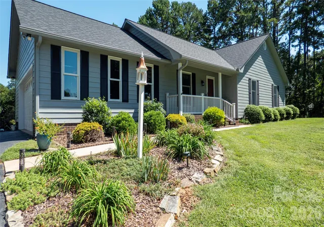 Photo 3 of Sale Pending at 187 Sunfish Dr, Mooresville, NC 28117 | MLS# 4422073 | Listing updated on 2026-09-19