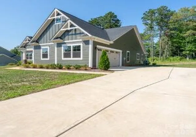 Photo 2 of Single family home for sale at 3216 Timber Run Ln, Maiden, NC 28650 | MLS# 4422074 | Listing updated on 2026-09-06