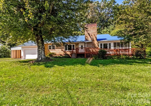 Photo 1 of Single family home for sale at 422 Altapass Hwy, Spruce Pine, NC 28777 | MLS# 4422075 | Listing updated on 2026-09-08