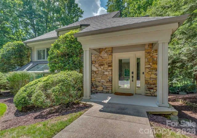 Photo 3 of Townhouse for sale at 1003 Indian Cave Rd, Hendersonville, NC 28739 | MLS# 4422087 | Listing updated on 2026-10-16