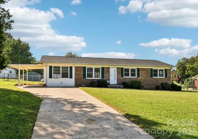 Photo 4 of Single family home for sale at 5111 Hawthorne Ln, Shelby, NC 28152 | MLS# 4422090 | Listing updated on 2026-09-18