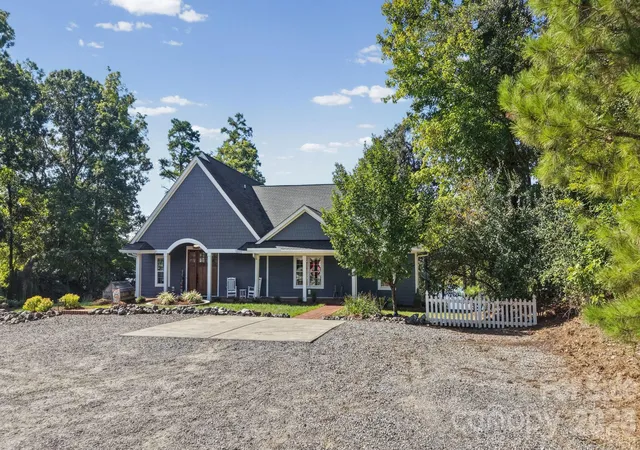 Photo 2 of Single family home for sale at 1724 Gaither Rd, Belmont, NC 28012 | MLS# 4422121 | Listing updated on 2026-10-06