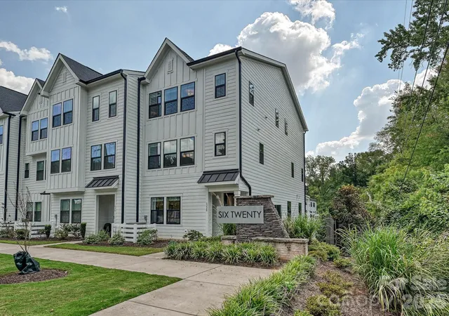 Townhouse for sale at 622 E Woodlawn Rd, Charlotte, NC 28209 | MLS# 4422125