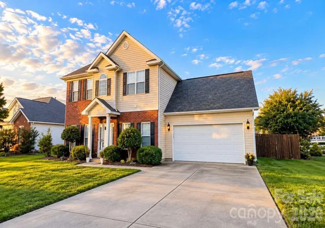 Photo 1 of Single family home for sale at 2002 Hemby Cmns Pkwy, Indian Trail, NC 28079 | MLS# 4422146 | Listing updated on 2026-09-23