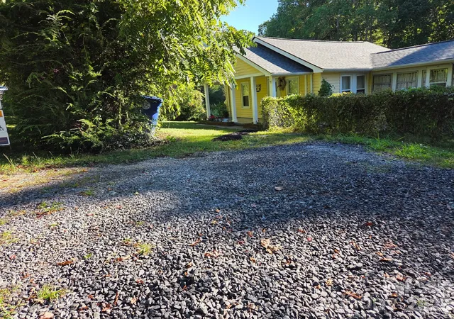 Photo 3 of Single family home for sale at 408 Mccoy Cvs Rd, Black Mountain, NC 28711 | MLS# 4422151 | Listing updated on 2026-10-06