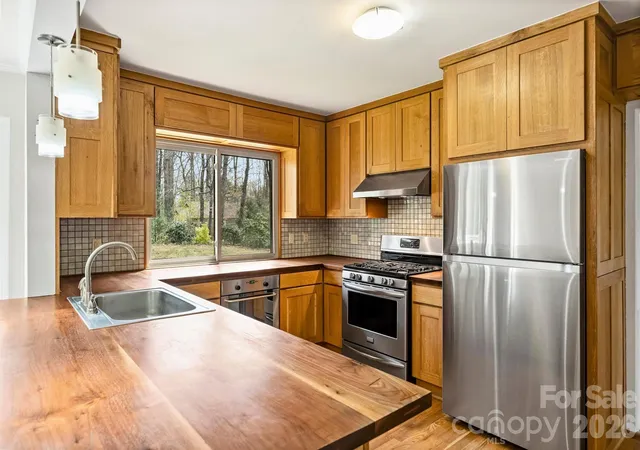 Photo 1 of Single family home for sale at 9436 Glen Brk Dr, Charlotte, NC 28215 | MLS# 4422159 | Listing updated on 2026-10-26