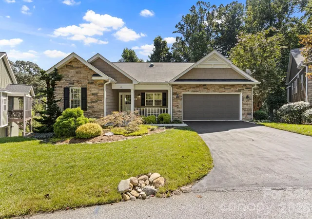Photo 2 of Sale Pending at 59 Old Pasture Way, Hendersonville, NC 28739 | MLS# 4422161 | Listing updated on 2026-09-27