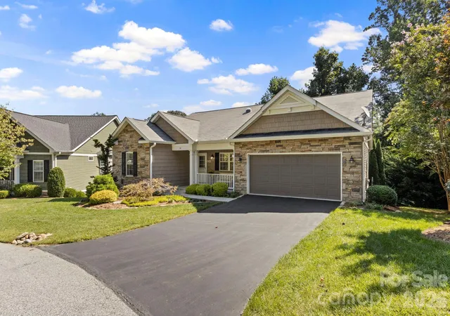 Photo 3 of Sale Pending at 59 Old Pasture Way, Hendersonville, NC 28739 | MLS# 4422161 | Listing updated on 2026-09-27