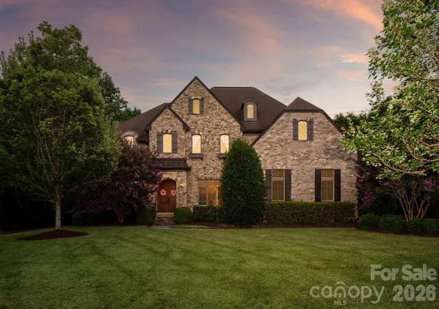 Photo 1 of Mansion for sale at 227 Glenmoor Dr, Waxhaw, NC 28173 | MLS# 4422166 | Listing updated on 2026-10-03