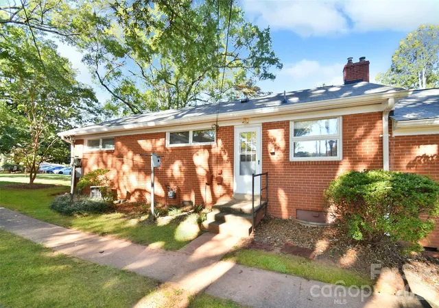 Photo 1 of Single family home for sale at 4547 Woodlark Ln, Charlotte, NC 28211 | MLS# 4422173 | Listing updated on 2026-09-06