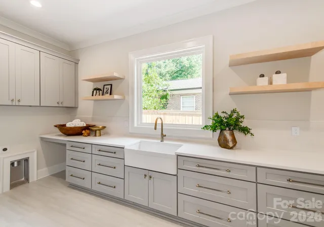 Photo 14 of Sale Pending at 437 Blairmore Dr, Charlotte, NC 28211 | MLS# 4422180 | Listing updated on 2026-09-13