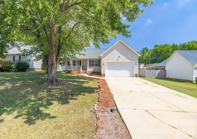 Photo 2 of Single family home for sale at 21 Oak Meadow Ln, Thomasville, NC 27360 | MLS# 4422187 | Listing updated on 2026-10-05
